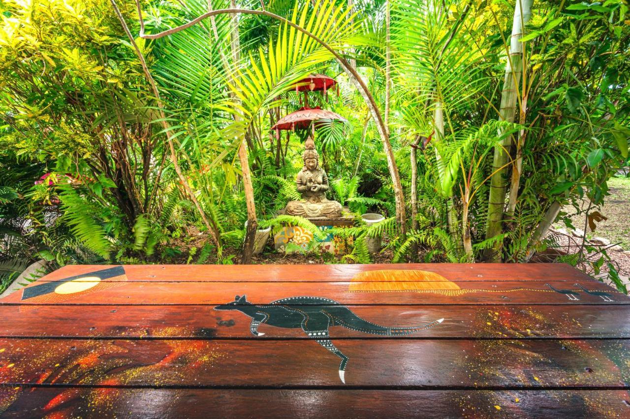 Tropic Days Boutique Hostel Cairns Exterior foto