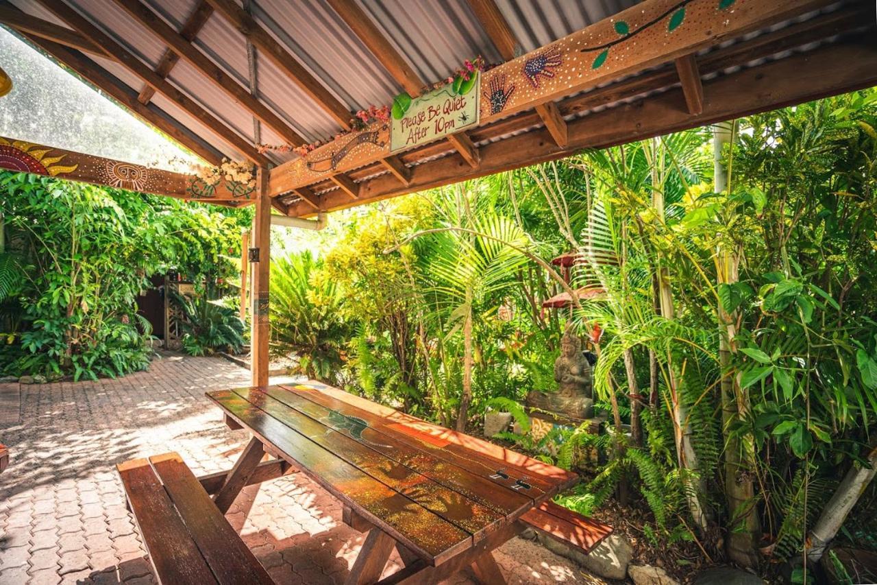 Tropic Days Boutique Hostel Cairns Exterior foto