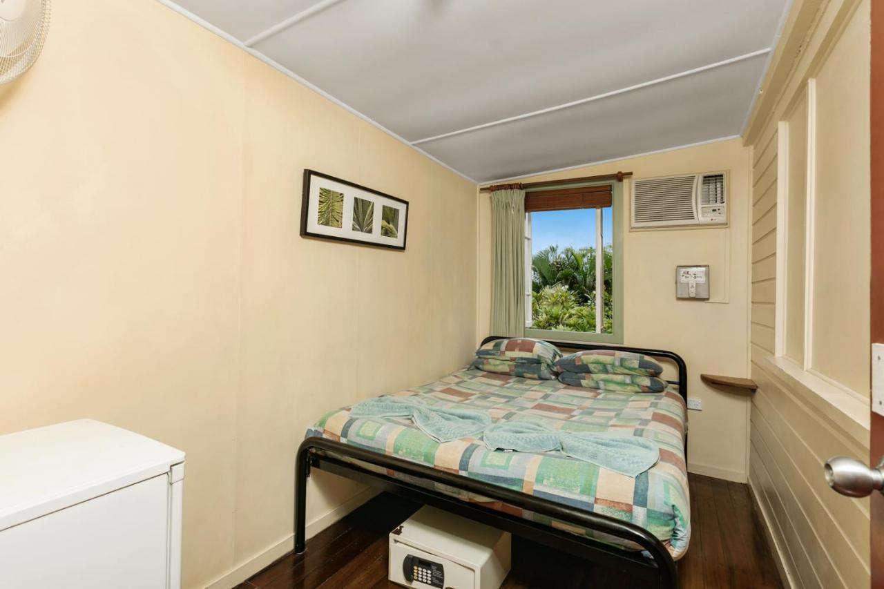 Tropic Days Boutique Hostel Cairns Exterior foto